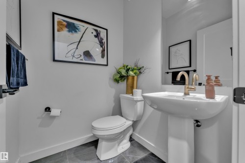 5213 22A Avenue, Edmonton, AB - Indoor Photo Showing Bathroom