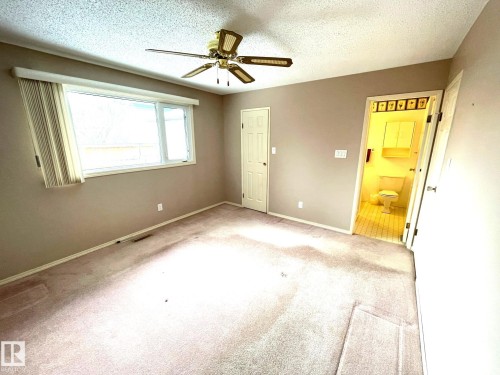 The property features a room with carpet flooring, a window with blinds, and a ceiling fan - 44 Arlington Drive, St. Albert, AB - Indoor Photo Showing Other Room