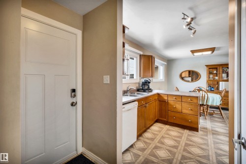 13012 79 Street, Edmonton, AB - Indoor