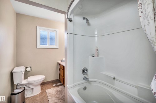 13012 79 Street, Edmonton, AB - Indoor Photo Showing Bathroom
