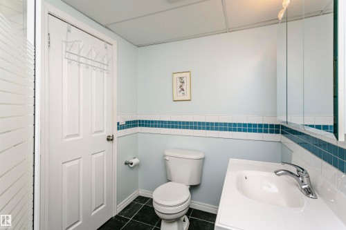 6112 142 Avenue, Edmonton, AB - Indoor Photo Showing Bathroom
