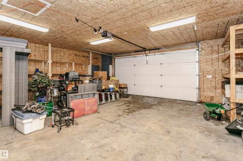 6112 142 Avenue, Edmonton, AB - Indoor Photo Showing Garage
