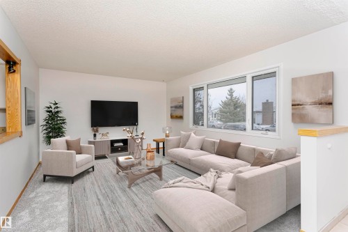 6112 142 Avenue, Edmonton, AB - Indoor Photo Showing Living Room