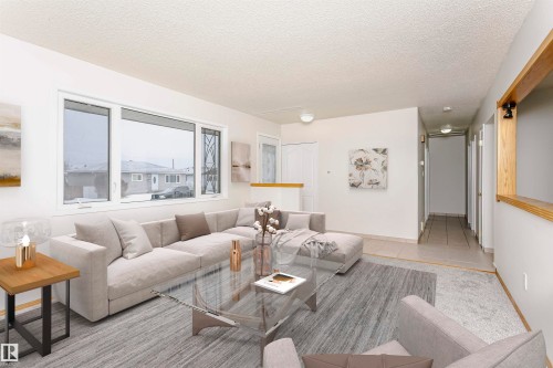 6112 142 Avenue, Edmonton, AB - Indoor Photo Showing Living Room