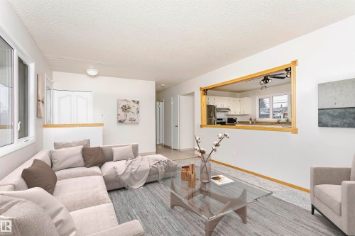 6112 142 Avenue, Edmonton, AB - Indoor Photo Showing Living Room