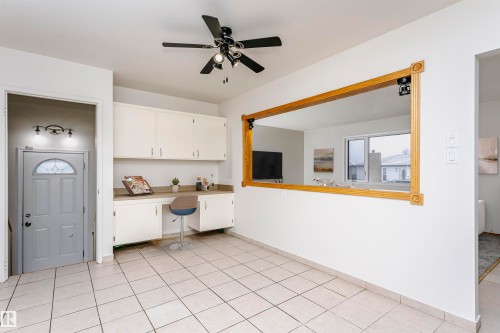 6112 142 Avenue, Edmonton, AB - Indoor Photo Showing Kitchen