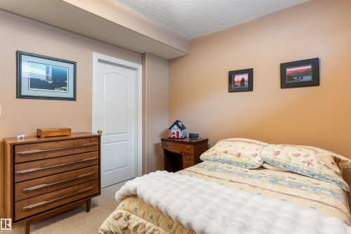 4 Placer Close, St. Albert, AB - Indoor Photo Showing Bedroom