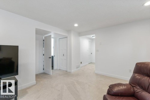 12 Abel Place, St. Albert, AB - Indoor