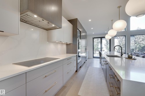 13508 Ravine Drive, Edmonton, AB - Indoor Photo Showing Kitchen With Upgraded Kitchen