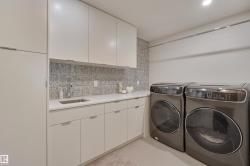 13508 Ravine Drive, Edmonton, AB - Indoor Photo Showing Laundry Room