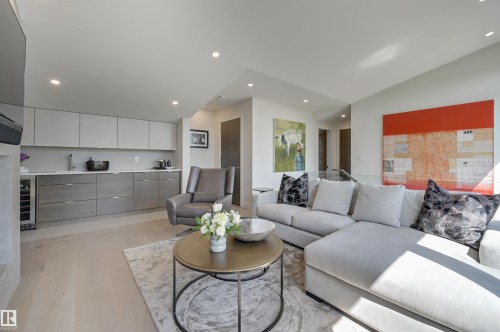 13508 Ravine Drive, Edmonton, AB - Indoor Photo Showing Living Room