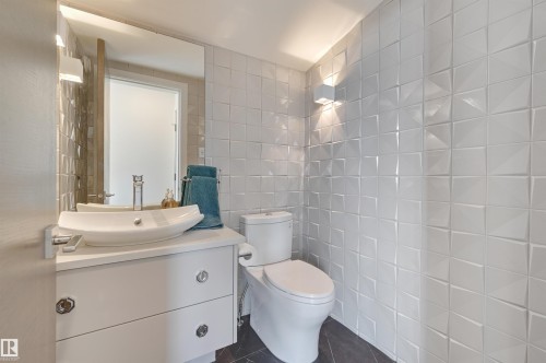 13508 Ravine Drive, Edmonton, AB - Indoor Photo Showing Bathroom
