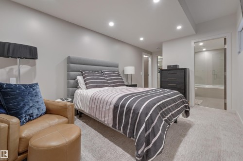 13508 Ravine Drive, Edmonton, AB - Indoor Photo Showing Bedroom