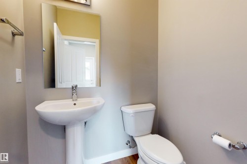 3704 2 Street, Edmonton, AB - Indoor Photo Showing Bathroom