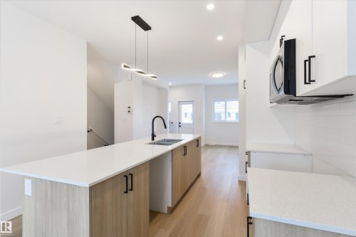 49 18120 28 Ave, Edmonton, AB - Indoor Photo Showing Kitchen With Double Sink With Upgraded Kitchen