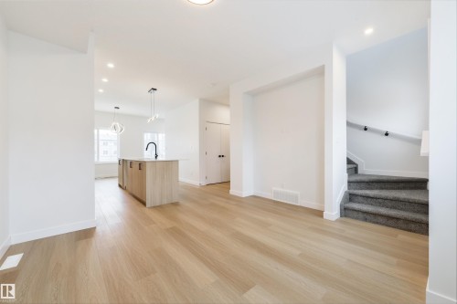 49 18120 28 Ave, Edmonton, AB - Indoor