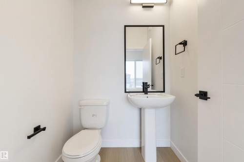 49 18120 28 Ave, Edmonton, AB - Indoor Photo Showing Bathroom