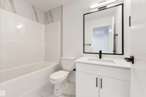 49 18120 28 Ave, Edmonton, AB - Indoor Photo Showing Bathroom