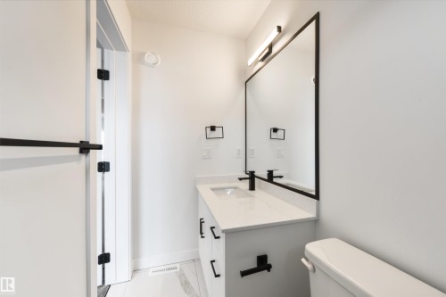 49 18120 28 Ave, Edmonton, AB - Indoor Photo Showing Bathroom