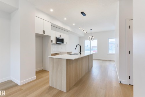 49 18120 28 Ave, Edmonton, AB - Indoor Photo Showing Kitchen