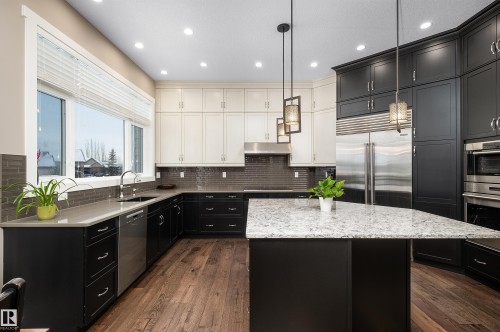 1079 Genesis Lake Boulevard, Stony Plain, AB - Indoor Photo Showing Kitchen With Upgraded Kitchen