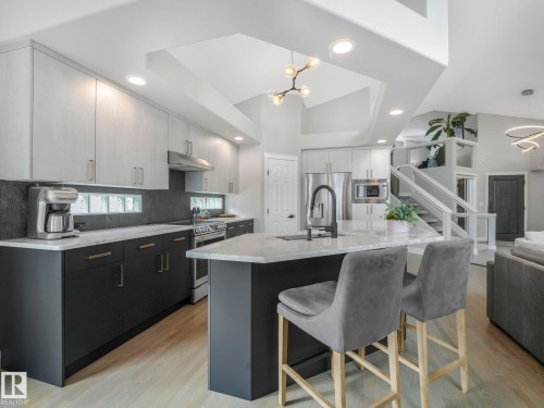 14 Eldon Court, St. Albert, AB - Indoor Photo Showing Kitchen With Upgraded Kitchen