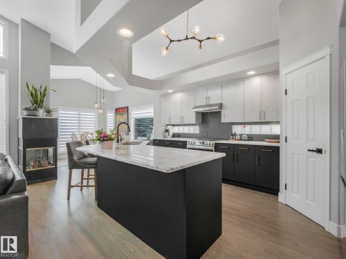 14 Eldon Court, St. Albert, AB - Indoor Photo Showing Kitchen With Upgraded Kitchen