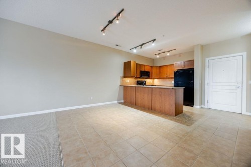 217 160 Magrath Road, Edmonton, AB - Indoor Photo Showing Kitchen