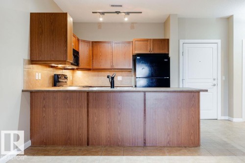 217 160 Magrath Road, Edmonton, AB - Indoor Photo Showing Kitchen