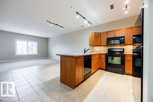 217 160 Magrath Road, Edmonton, AB - Indoor Photo Showing Kitchen