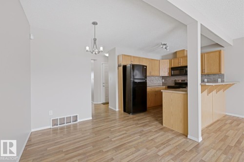 5913 164 Avenue, Edmonton, AB - Indoor Photo Showing Kitchen