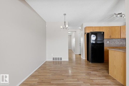 5913 164 Avenue, Edmonton, AB - Indoor Photo Showing Kitchen