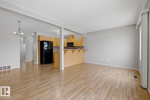 5913 164 Avenue, Edmonton, AB - Indoor Photo Showing Kitchen