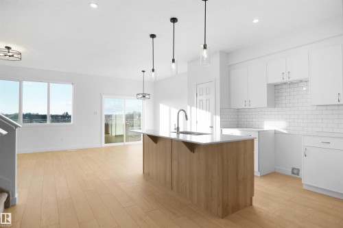 13136 214 Street, Edmonton, AB - Indoor Photo Showing Kitchen With Upgraded Kitchen