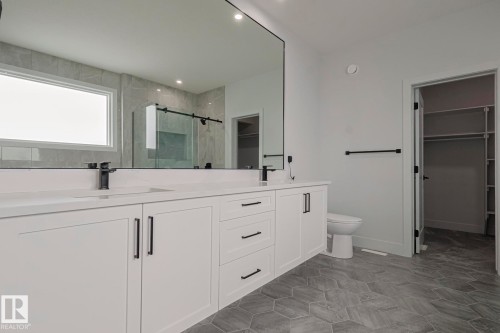 7446 Colonel Mewburn Road, Edmonton, AB - Indoor Photo Showing Bathroom