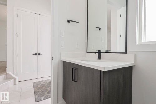 7446 Colonel Mewburn Road, Edmonton, AB - Indoor Photo Showing Bathroom