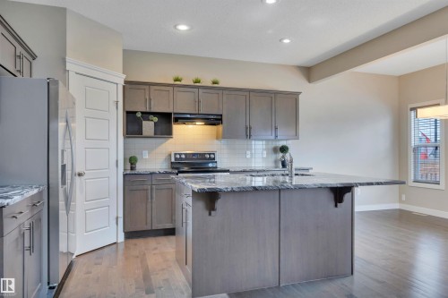 15807 18 Avenue, Edmonton, AB - Indoor Photo Showing Kitchen