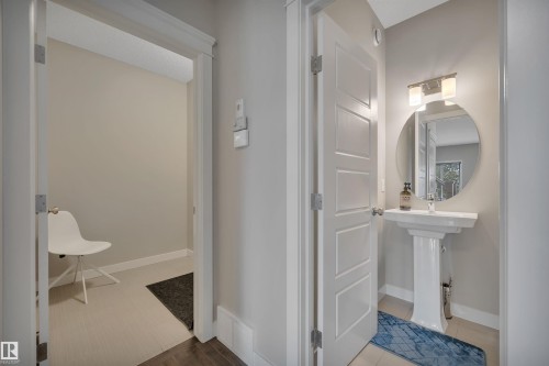 15807 18 Avenue, Edmonton, AB - Indoor