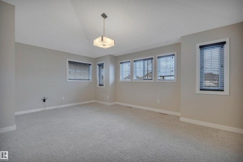 15807 18 Avenue, Edmonton, AB - Indoor Photo Showing Other Room