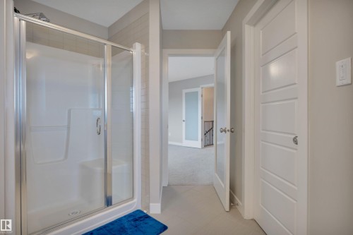 15807 18 Avenue, Edmonton, AB - Indoor Photo Showing Bathroom