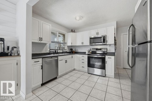 2340 138 Avenue, Edmonton, AB - Indoor Photo Showing Kitchen