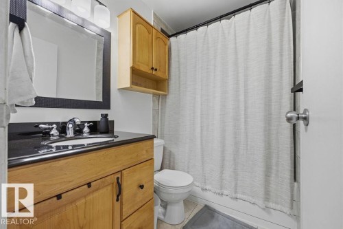 2340 138 Avenue, Edmonton, AB - Indoor Photo Showing Bathroom