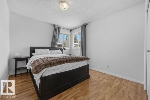 2340 138 Avenue, Edmonton, AB - Indoor Photo Showing Bedroom