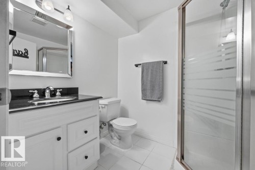 2340 138 Avenue, Edmonton, AB - Indoor Photo Showing Bathroom