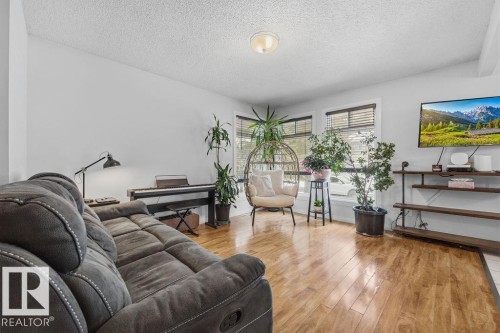 2340 138 Avenue, Edmonton, AB - Indoor Photo Showing Living Room
