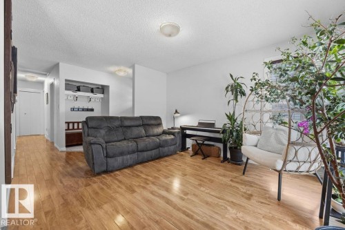 2340 138 Avenue, Edmonton, AB - Indoor Photo Showing Living Room