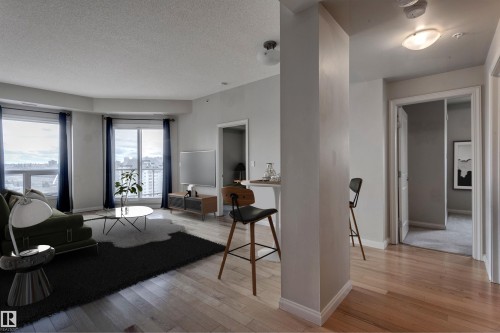 906 9819 104 Street, Edmonton, AB - Indoor