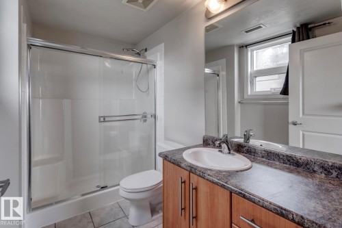 906 9819 104 Street, Edmonton, AB - Indoor Photo Showing Bathroom