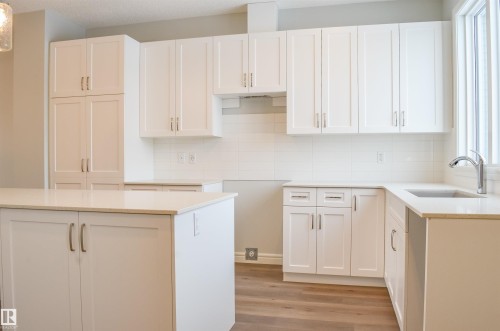 21386 128A Avenue, Edmonton, AB - Indoor Photo Showing Kitchen