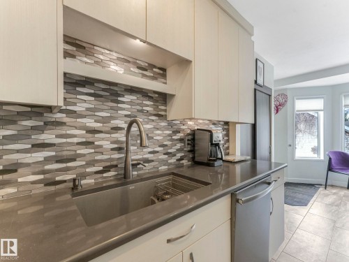 10727 66 Avenue, Edmonton, AB - Indoor Photo Showing Kitchen With Upgraded Kitchen